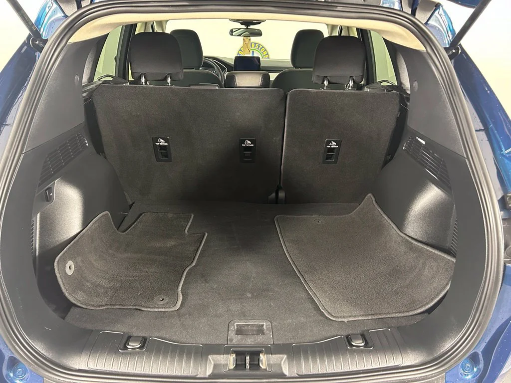 Used 2020 Green Ford SE image 21