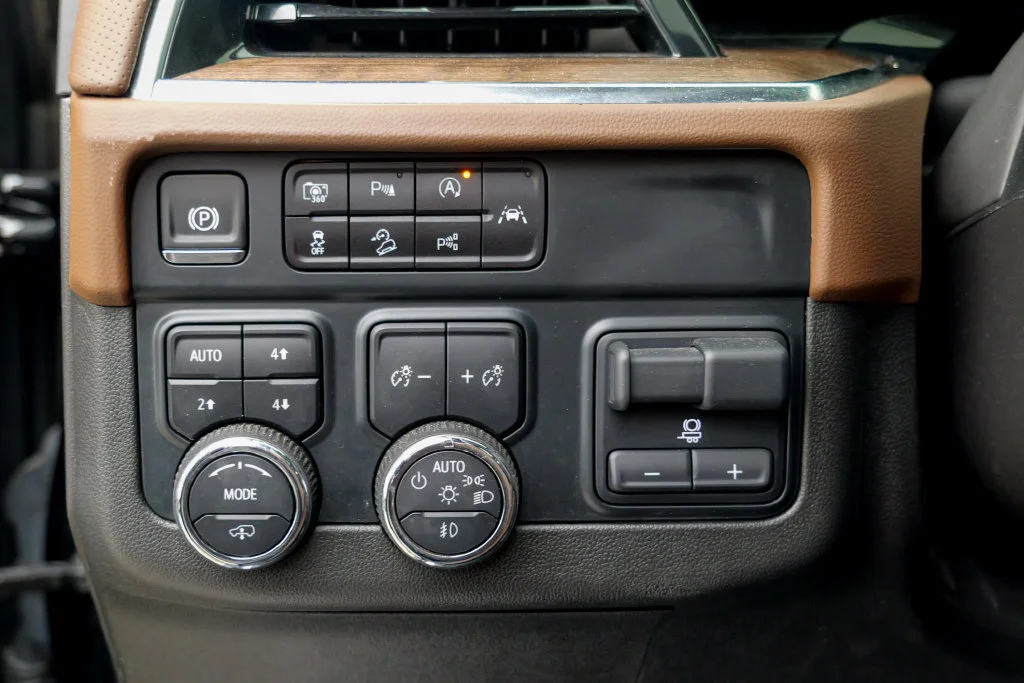 Used 2025 Black Chevrolet High Country image 54