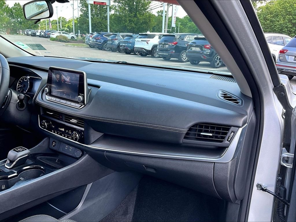 Used 2025 Silver Nissan SV image 13