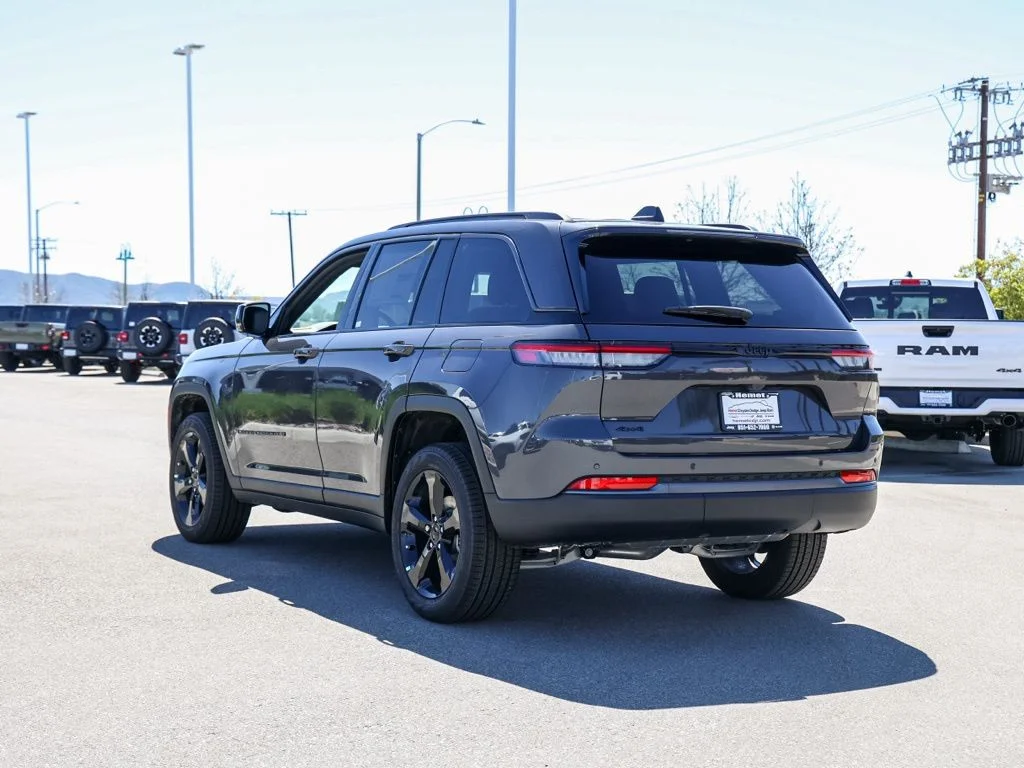 New 2026 Baltic Gray Metallic Clear-Coat Exterior Paint Jeep Limited image 5