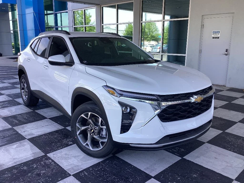 New 2026 Summit White Chevrolet LT image 7