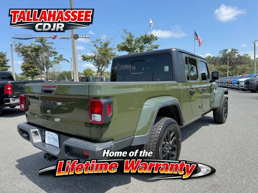 Used 2022 Green Clearcoat Jeep Sport image 3