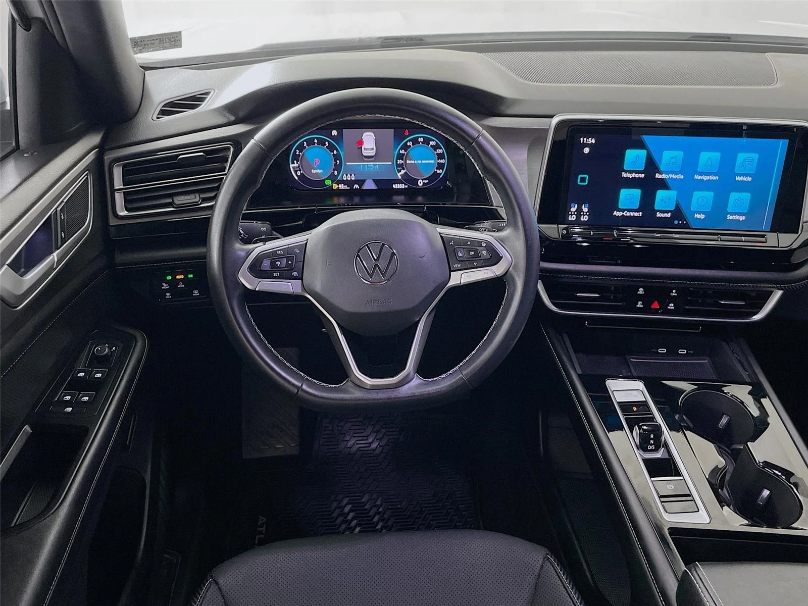 Used 2024 Pure White Volkswagen 2.0T SE w/Technology image 26
