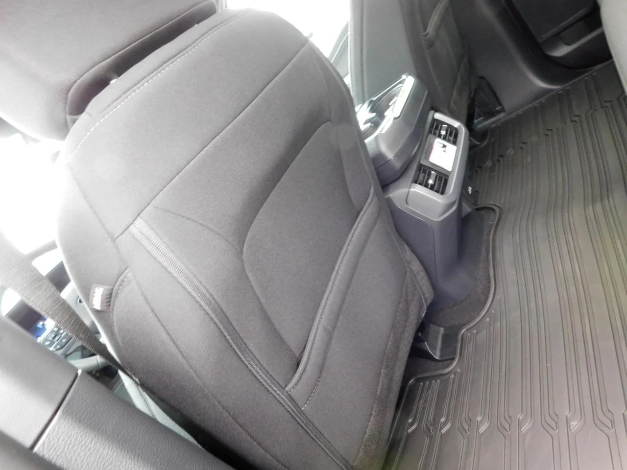 New 2026 Carbonized Gray Metallic Ford XLT image 28