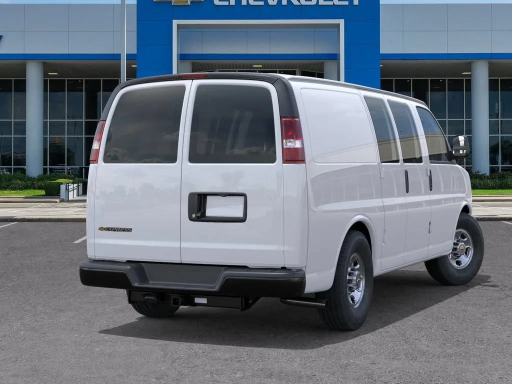 New 2025 Summit White Chevrolet WT image 4