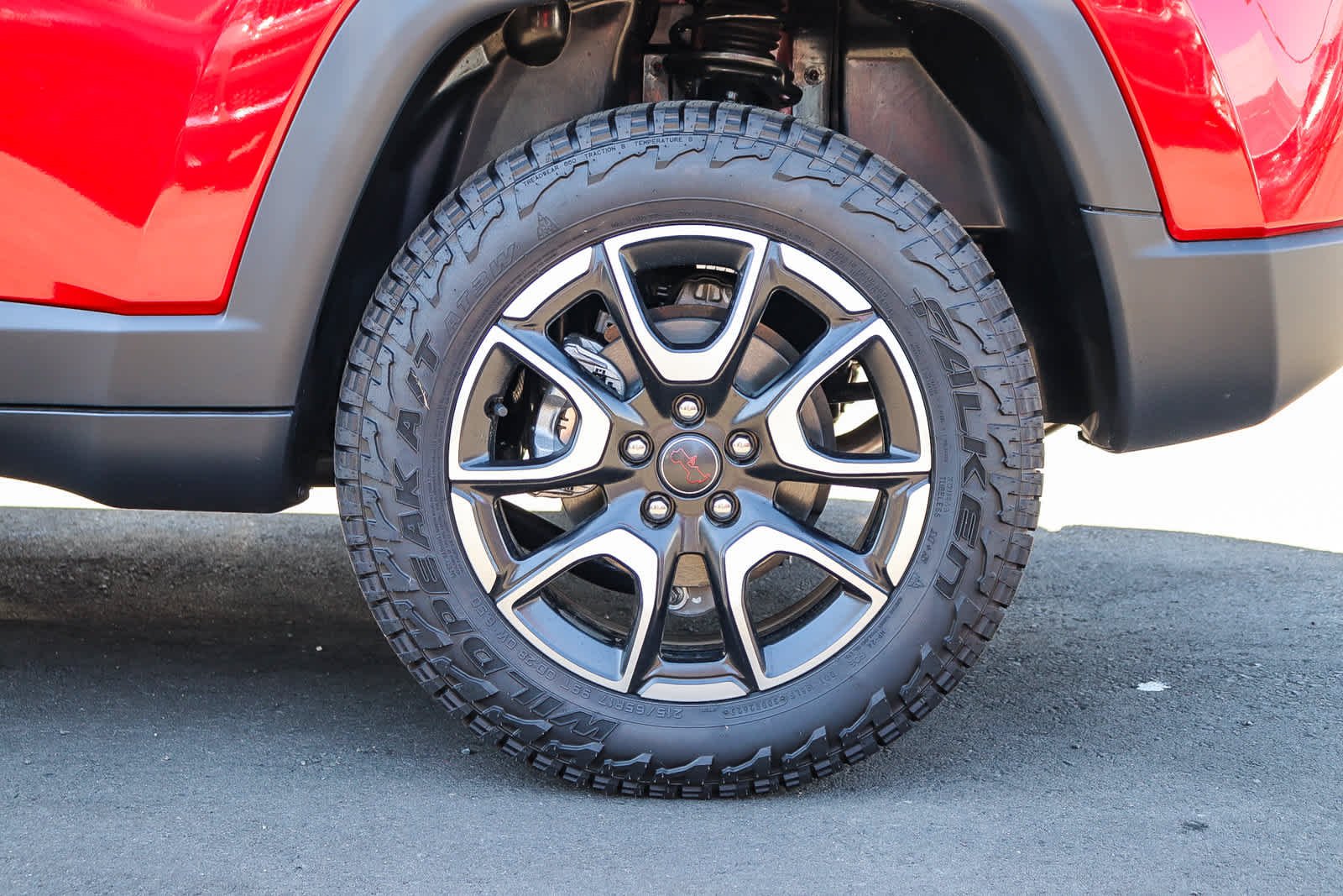 New 2026 Red Hot Pearl-Coat Exterior Paint Jeep Trailhawk image 11