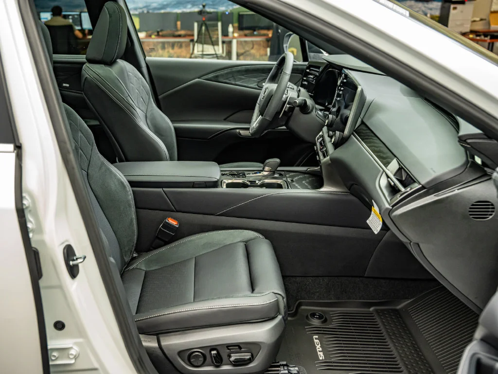 New 2026 Eminent White Pearl Lexus LUXURY image 45