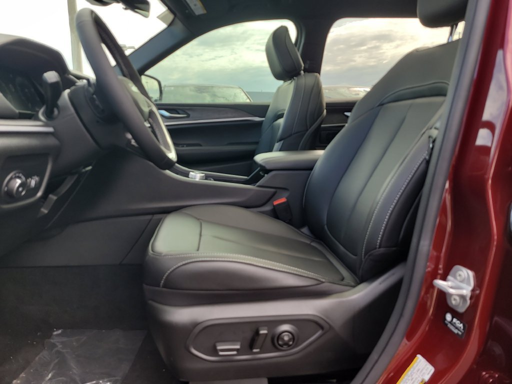 New 2026 Velvet Red Pearl-Coat Exterior Paint Jeep Limited image 13