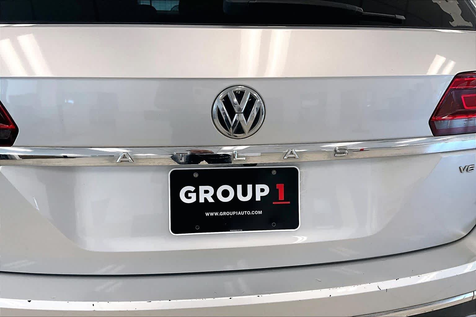 Used 2018 Reflex Silver Metallic Volkswagen 3.6L V6 SEL image 9