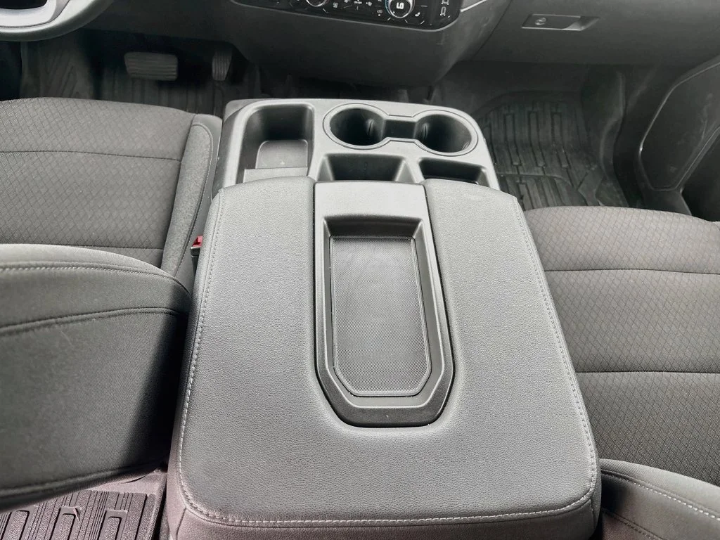 Used 2025 Summit White GMC Elevation image 21