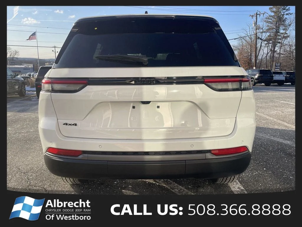 New 2026 Bright White Clear-Coat Exterior Paint Jeep Altitude image 4