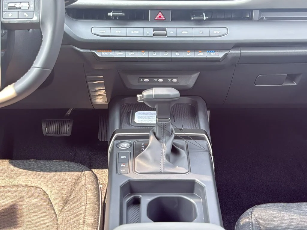 New 2027 White Kia S image 33
