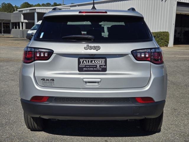 New 2026 Silver Zynith Metallic Clear-Coat Exterior Paint Jeep Latitude image 7