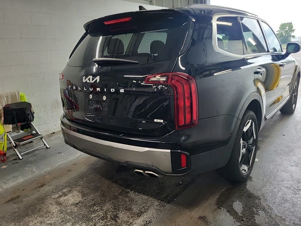 Used 2025 Black Kia S image 10