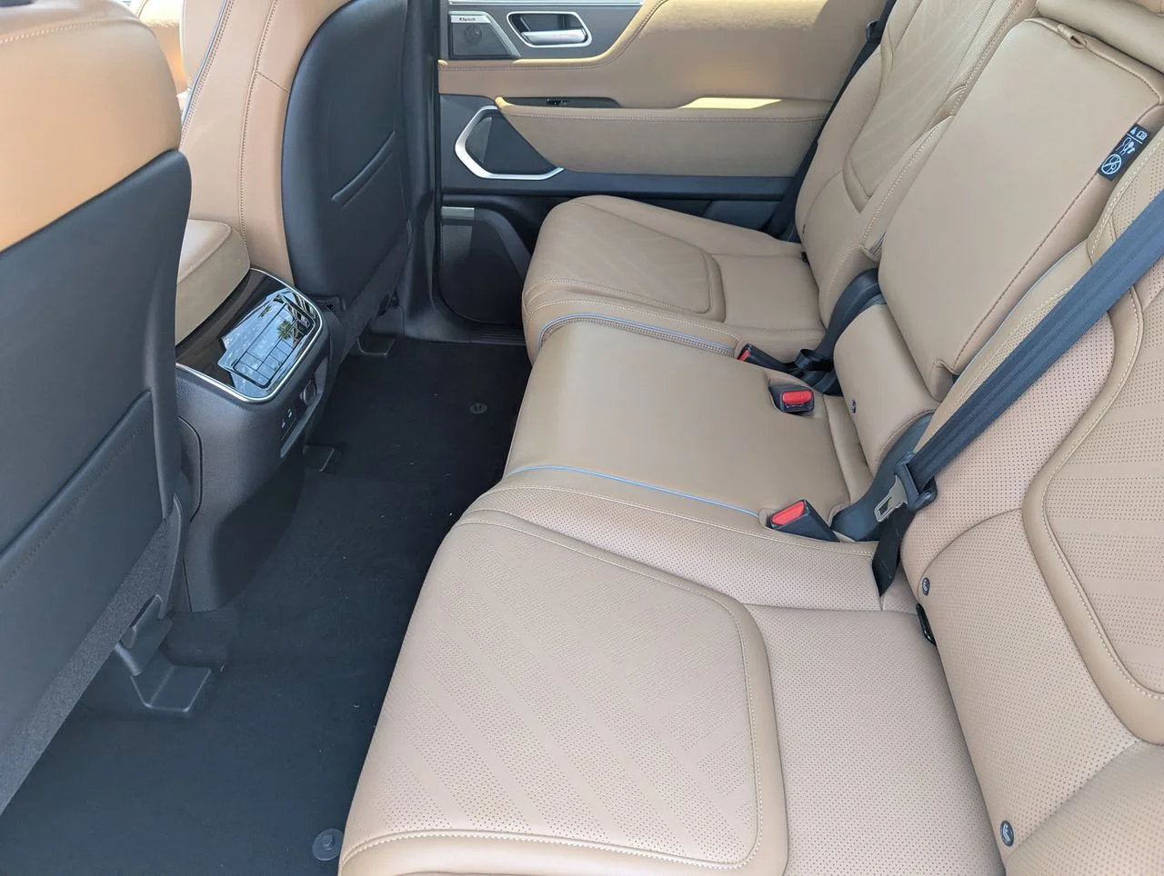 New 2027 RADIANT WHITE INFINITI Luxe 2WD image 28