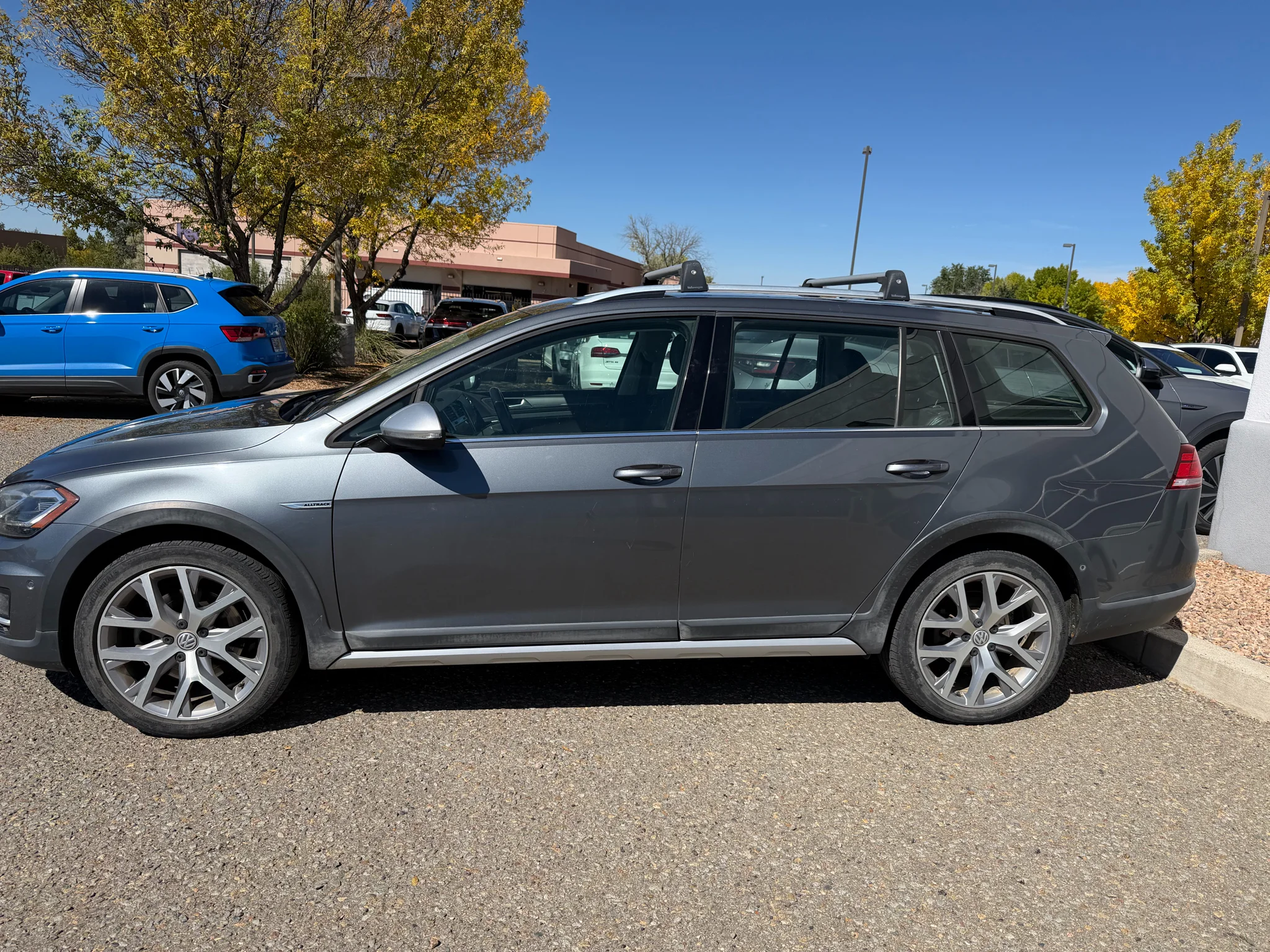 Used 2018 Platinum Gray Metallic Volkswagen 1.8T SEL 4MOTION image 13