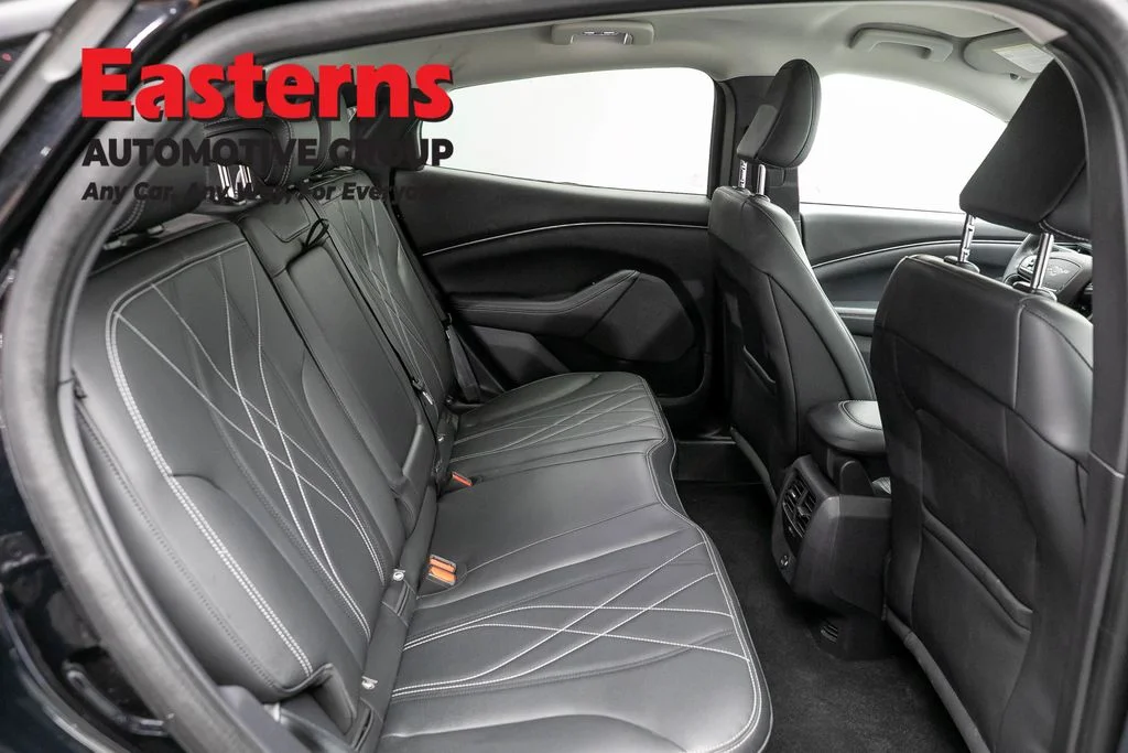 Used 2021 Black Ford Select image 22