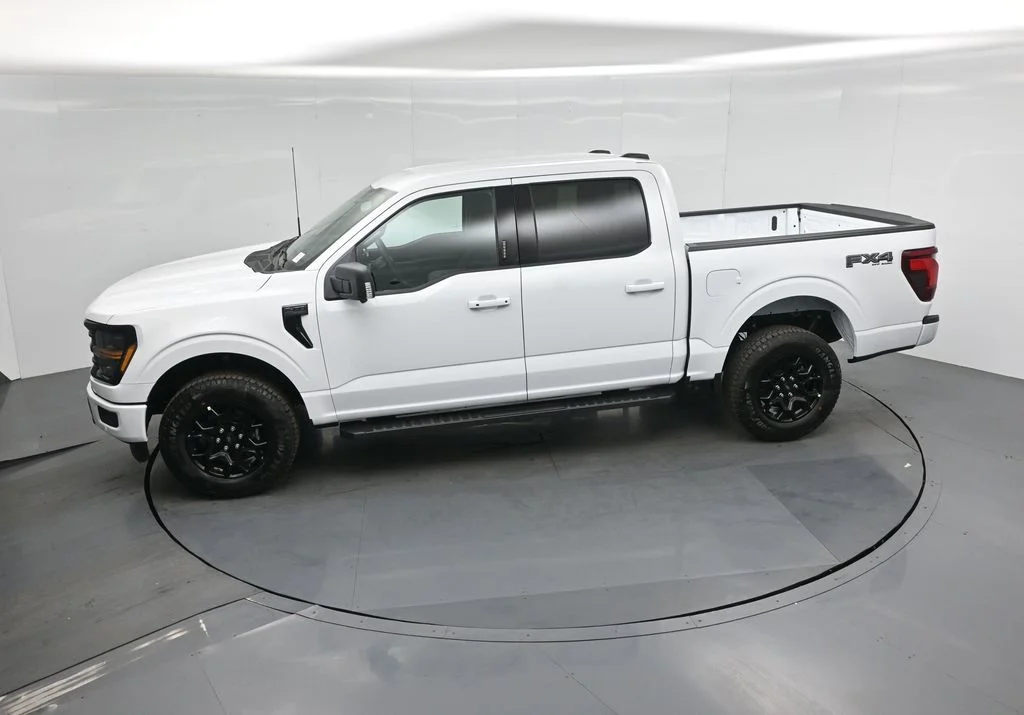New 2026 Oxford White Ford XLT image 41