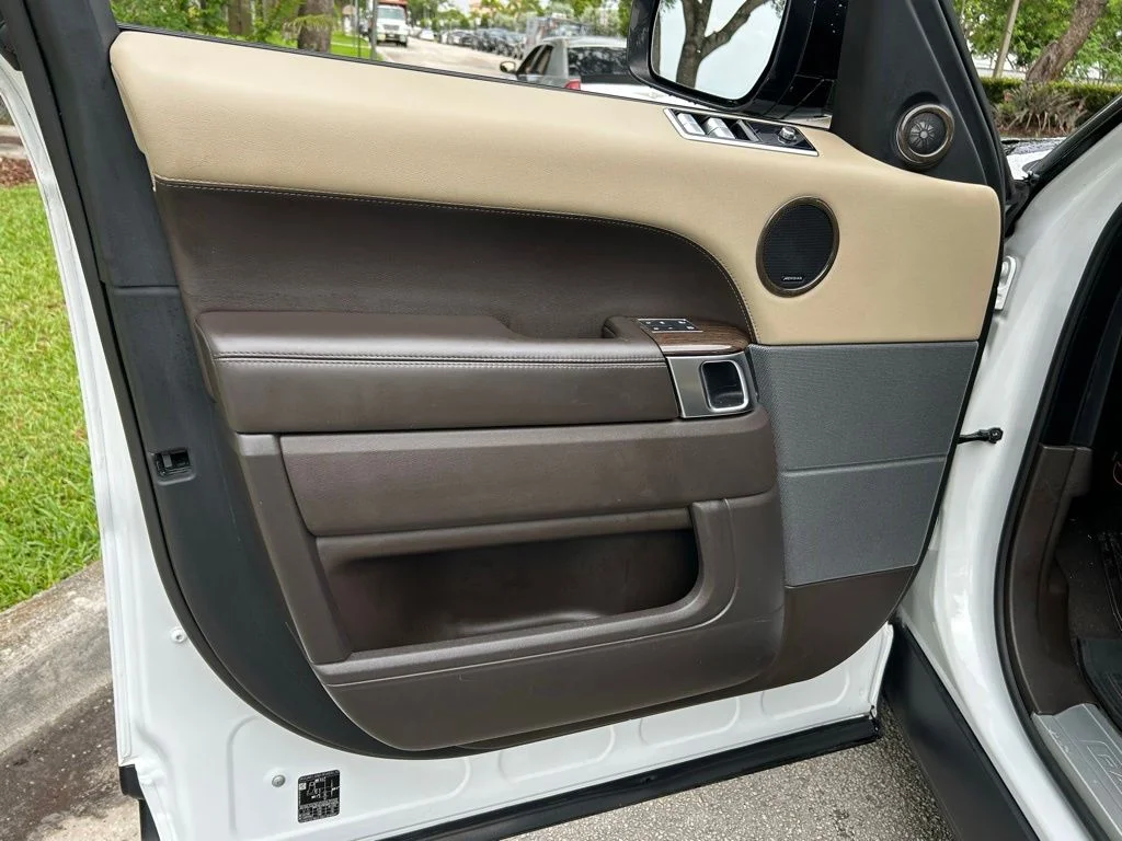 Used 2021 White Land Rover HSE Silver Edition image 31