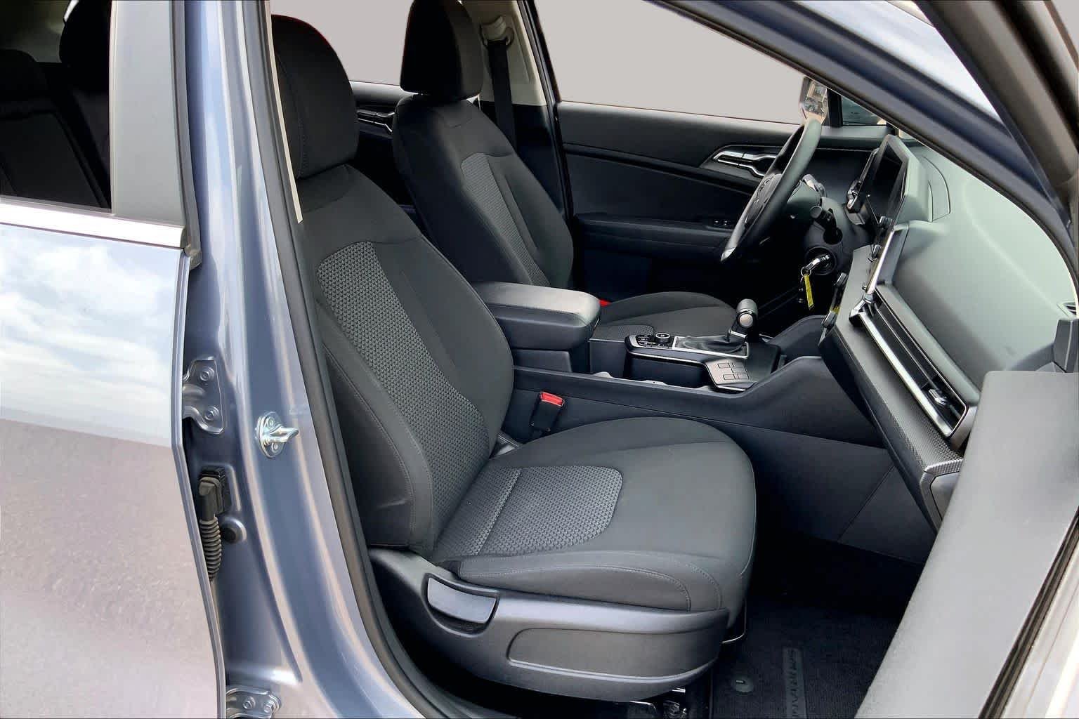 Used 2025 Everlasting Silver Kia LX image 9