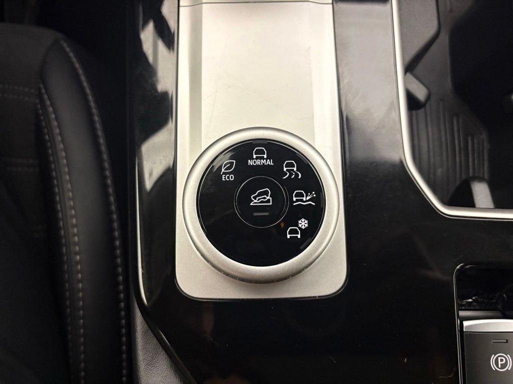 Used 2025 Gray Mitsubishi SE image 12