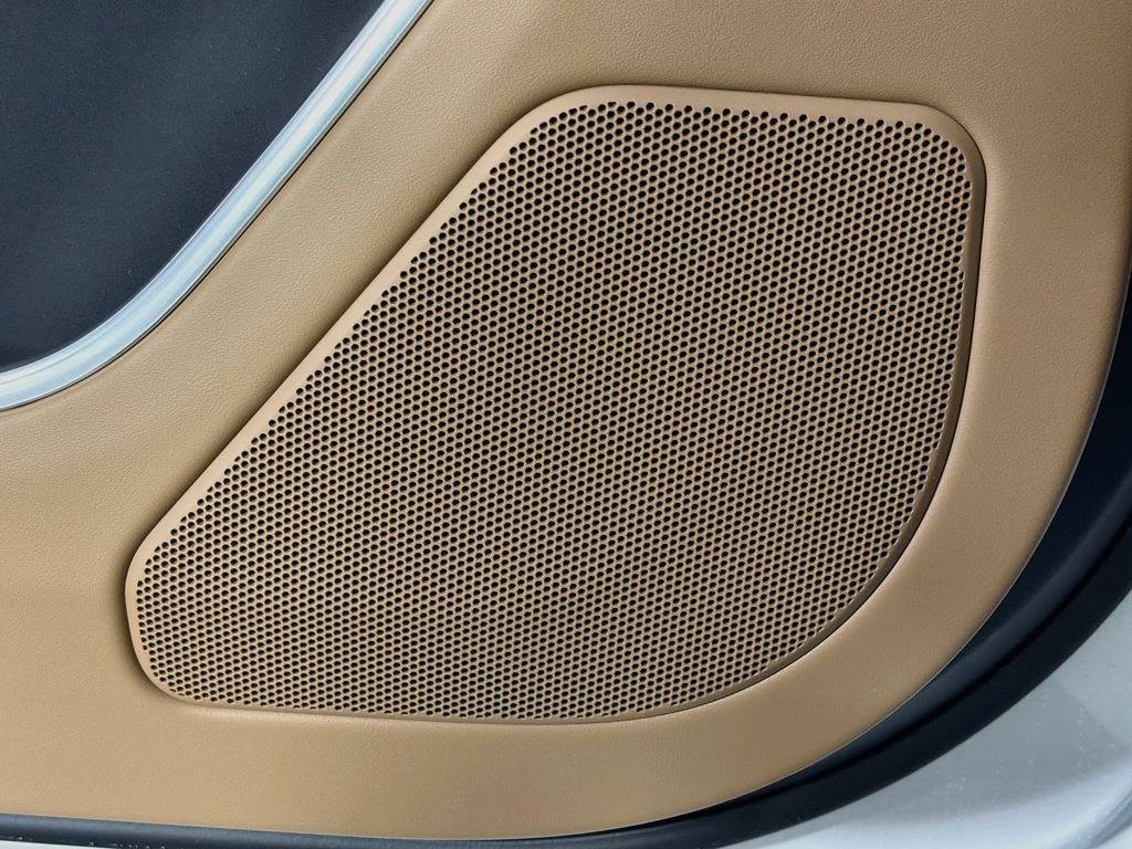 New 2026 Fuji White Land Rover SE image 19