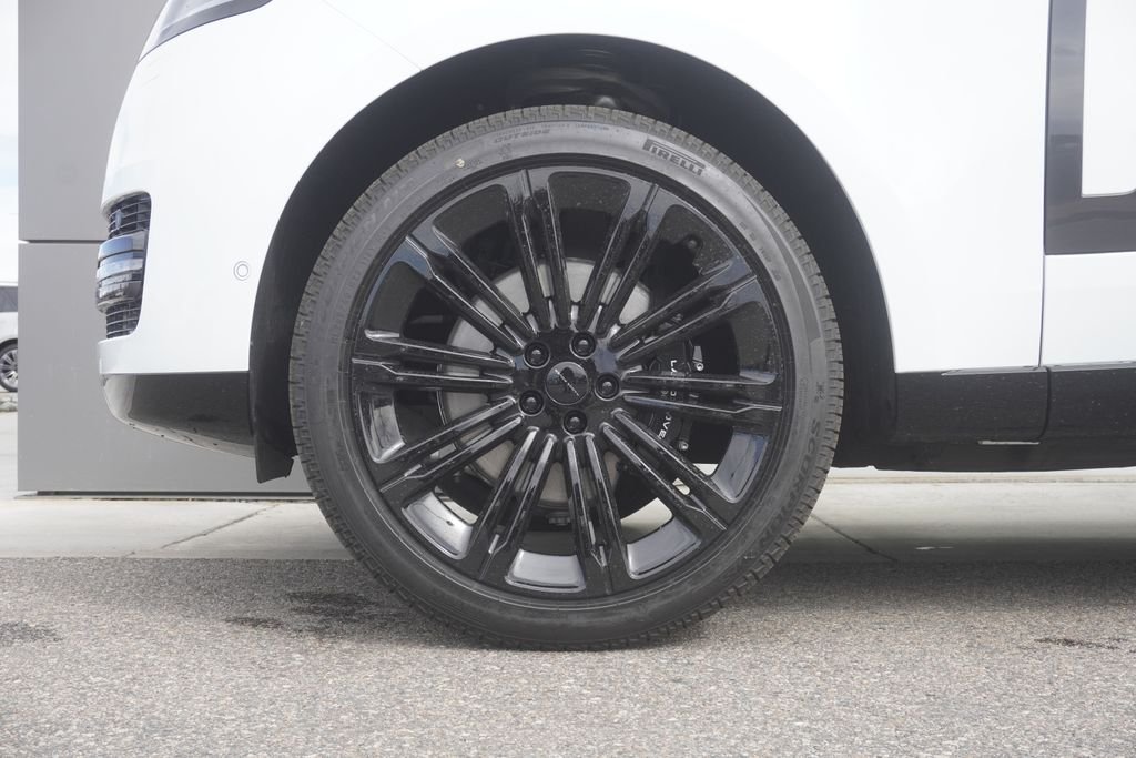 New 2026 Fuji White Land Rover SE image 32