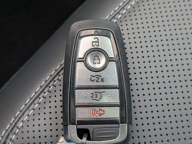 New 2026 Star White Metallic Tri-coat Ford Premium image 32