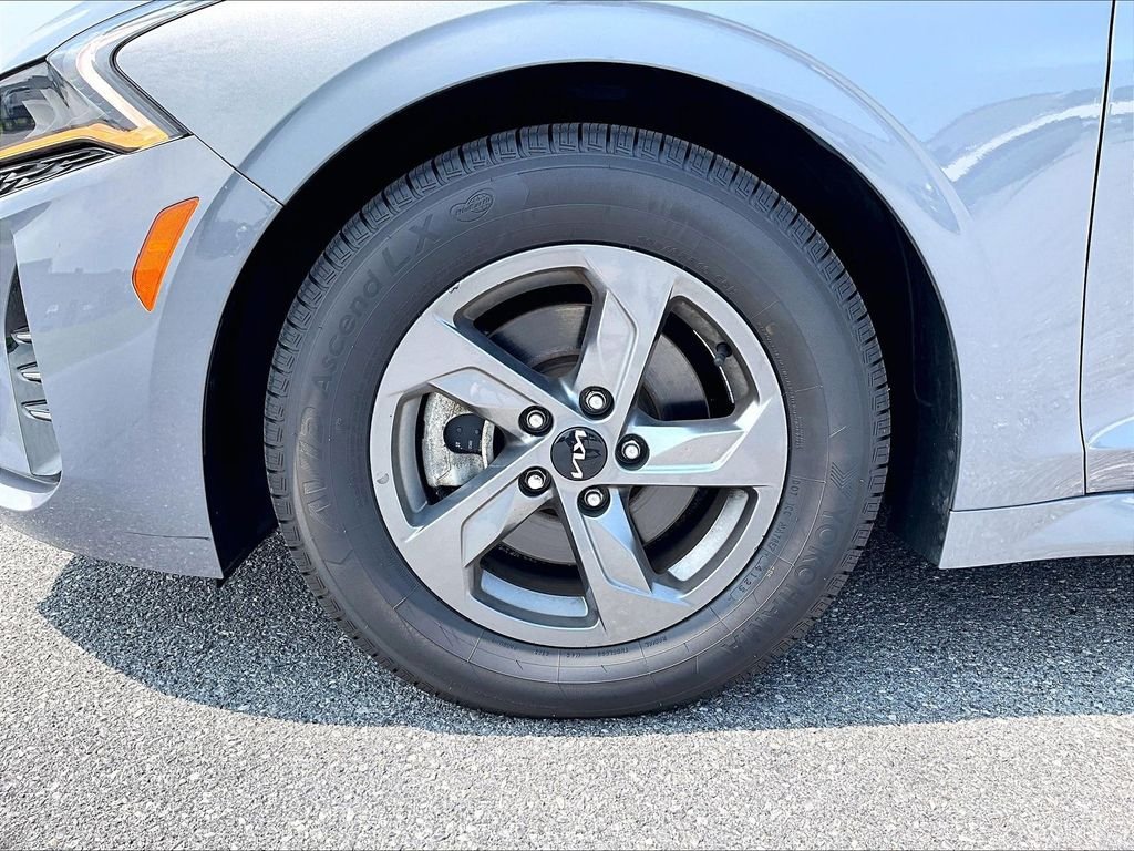 Used 2024 Silver Kia LXS image 7
