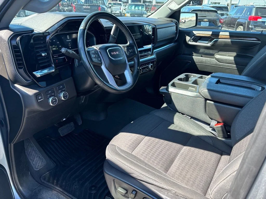 Used 2023 Silver GMC Elevation image 8