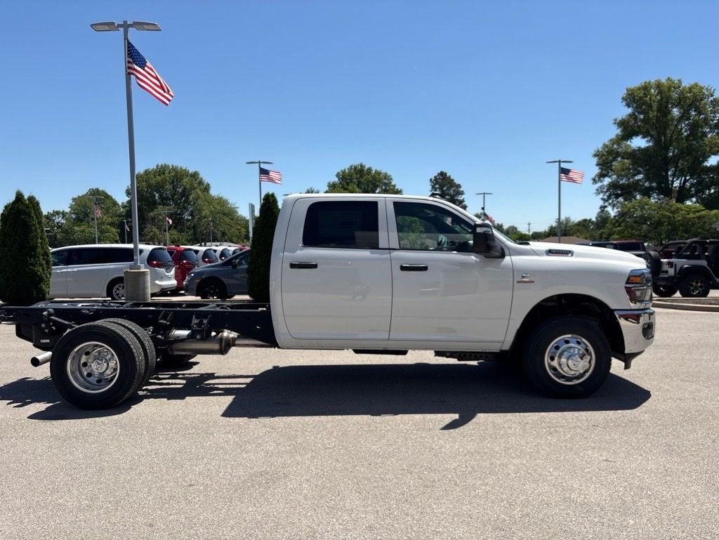 New 2026 Bright White Clear-Coat Exterior Paint RAM Tradesman image 4