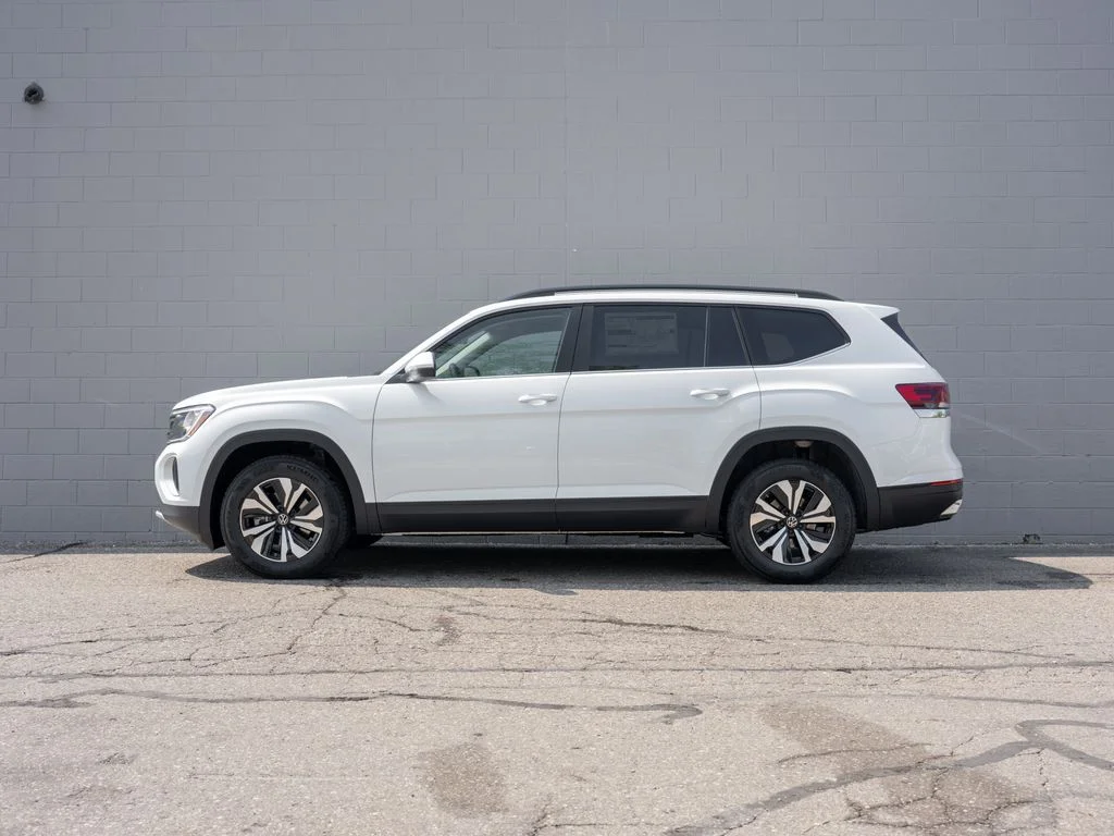 New 2026 Opal White Pearl Volkswagen 2.0T SE image 3
