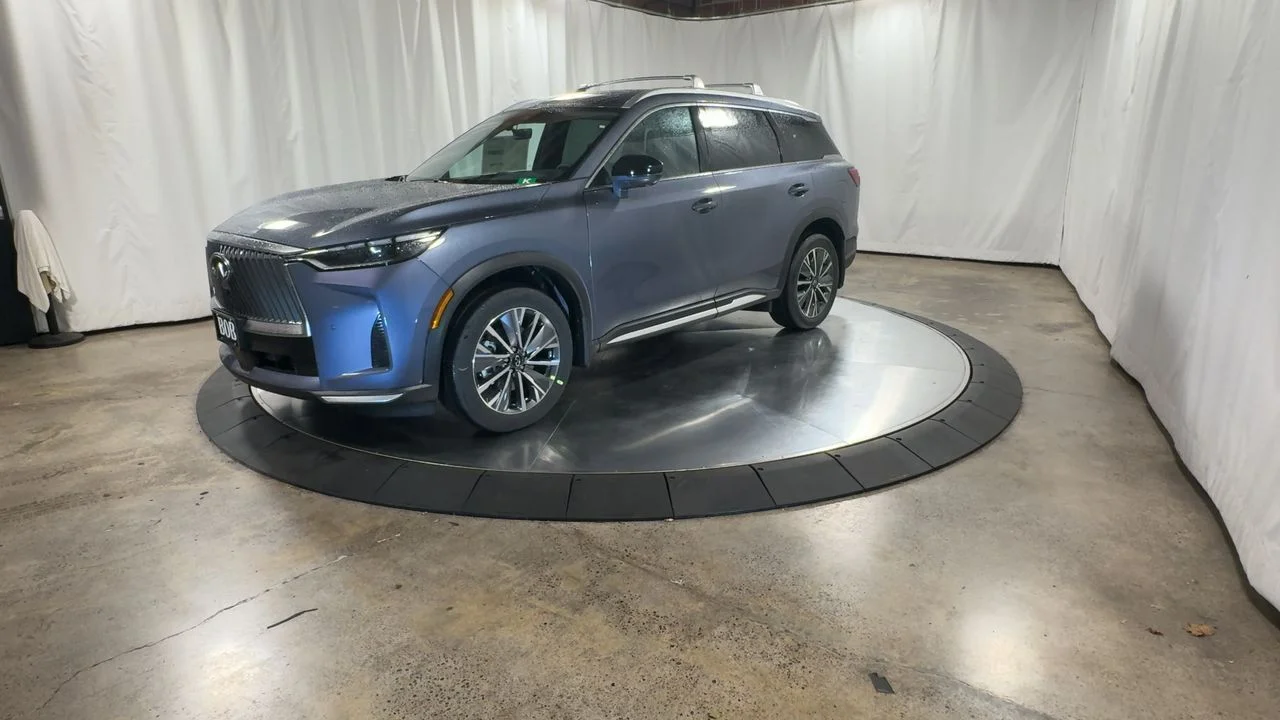 Used 2026 Blue INFINITI LUXE image 10