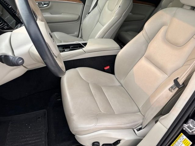 Used 2022 Black Volvo T6 Momentum image 10