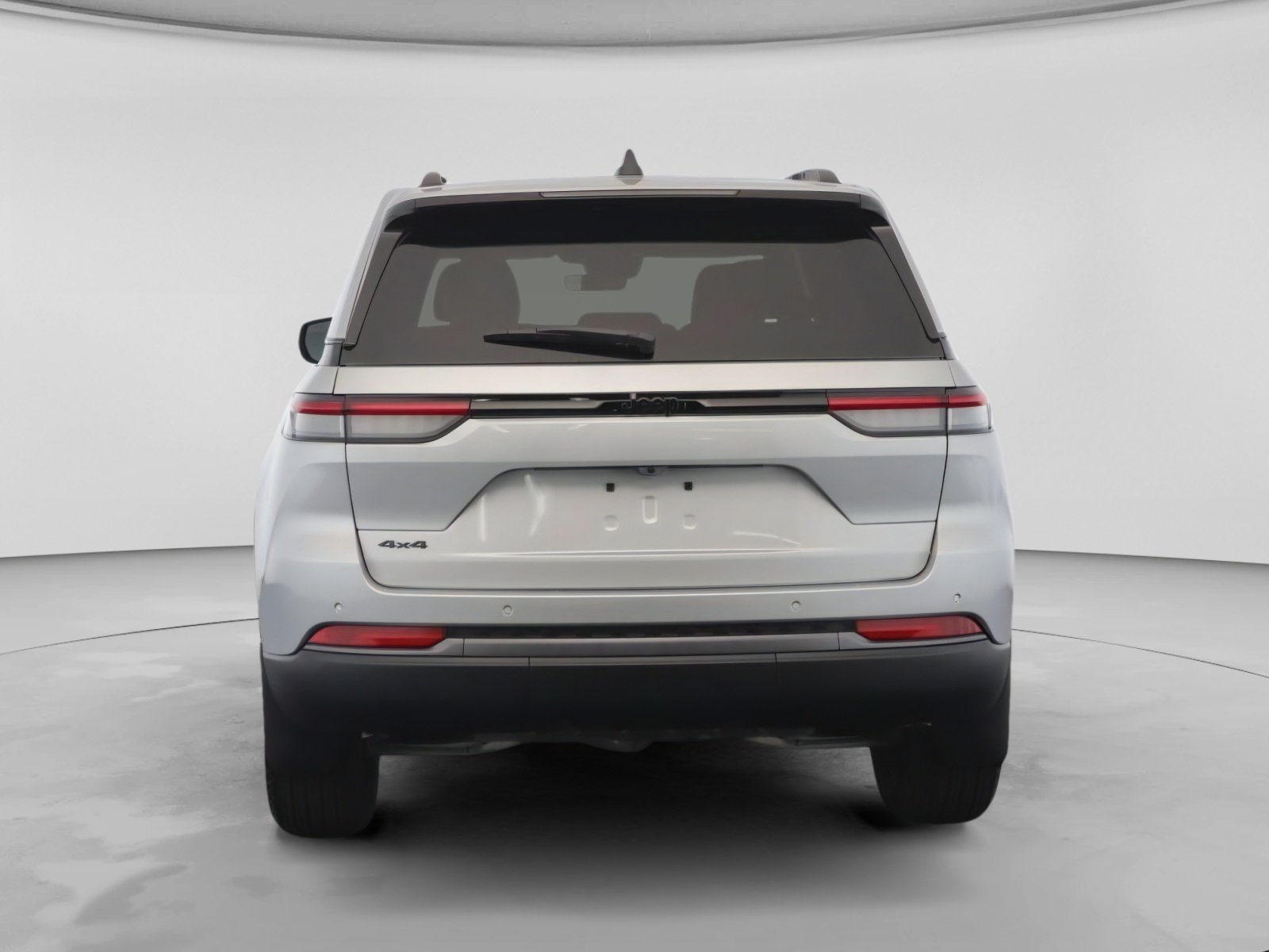 New 2026 Silver Zynith Exterior Paint Jeep Laredo Altitude 4x4 image 21
