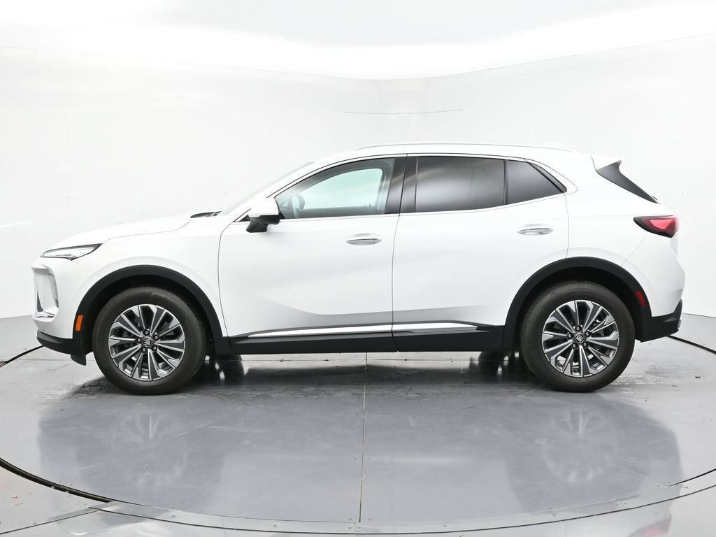 Used 2025 Summit White Buick Preferred image 5
