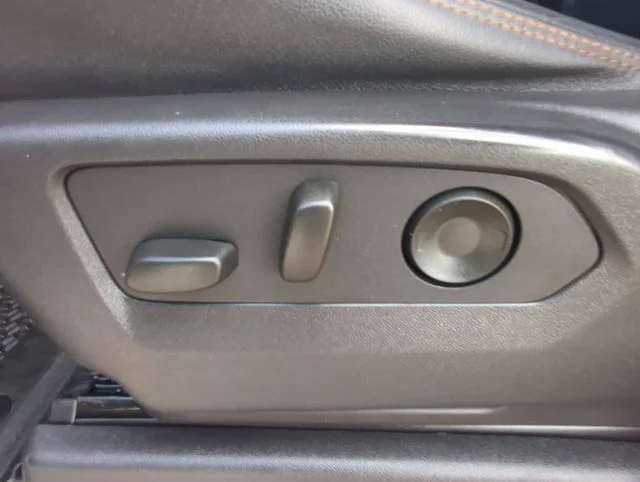 Used 2024 White GMC AT4 image 13