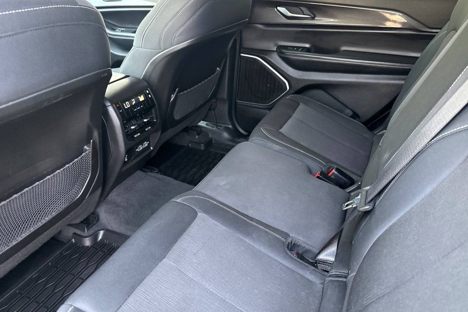 Used 2022 Gray Jeep Laredo image 11