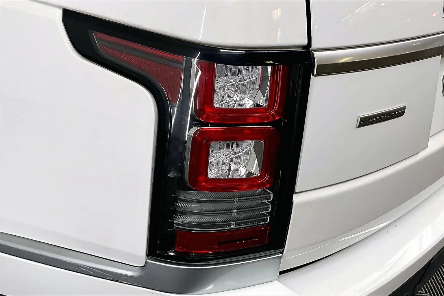 Used 2016 Fuji White Land Rover Supercharged image 28