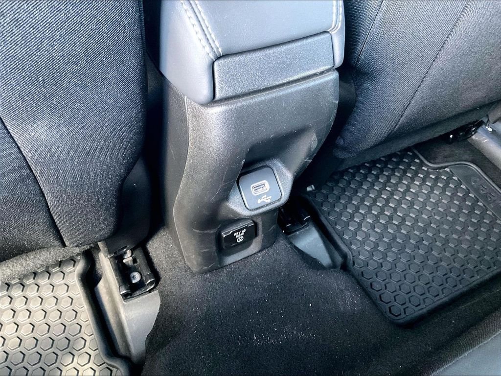Used 2022 Alpine White Clearcoat Jeep Altitude image 25