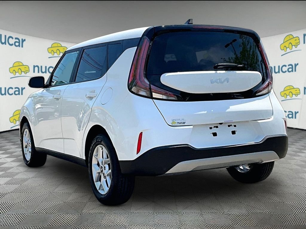 Used 2023 White Kia LX image 4