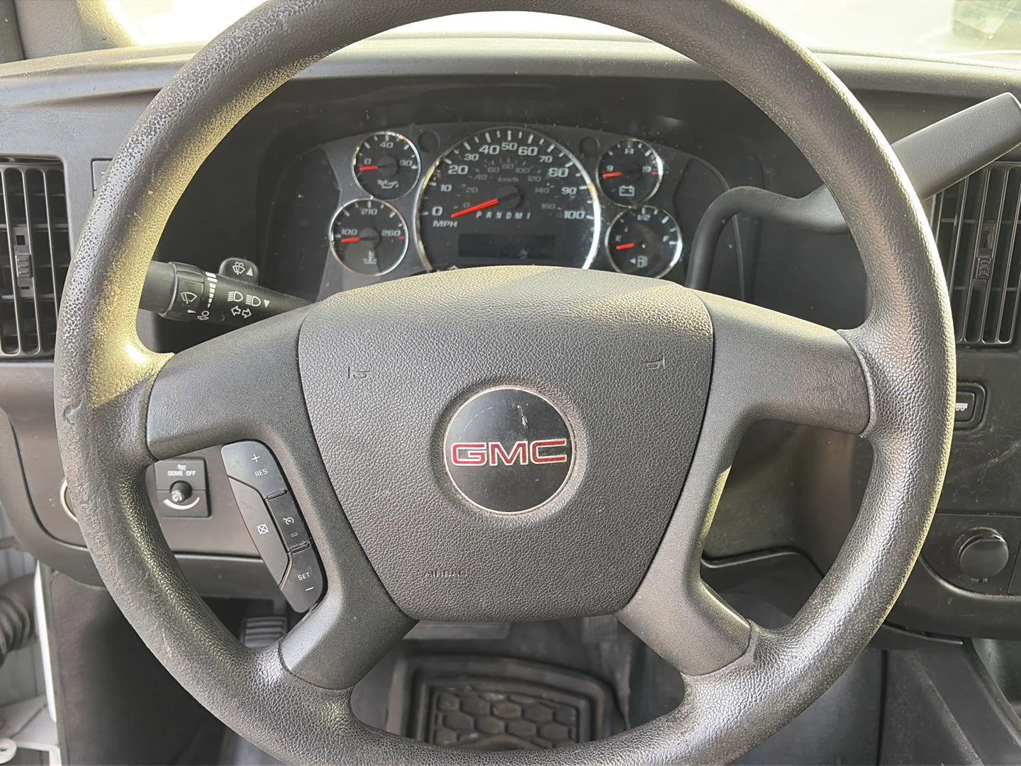 Used 2019 SUMMIT WHITE GMC VAN 2500 RWD 135" image 15