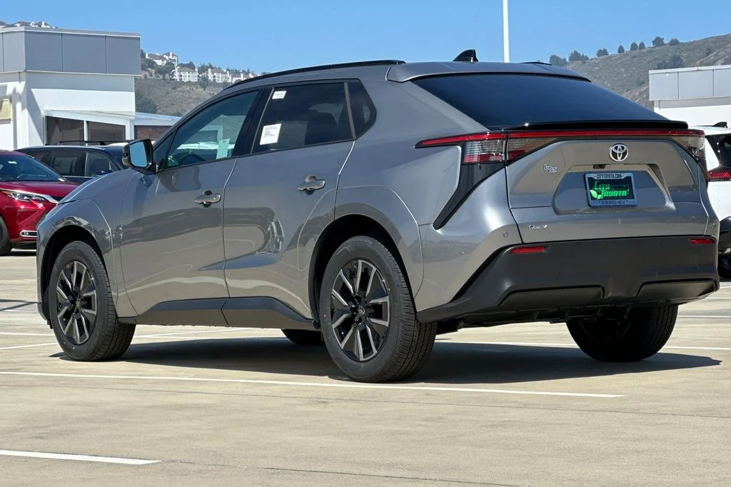 New 2026 Heavy Metal <sup>1</sup> Toyota  XLE image 6