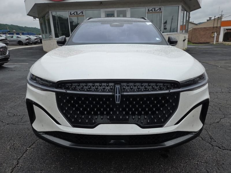 Used 2025 White Lincoln Reserve image 2