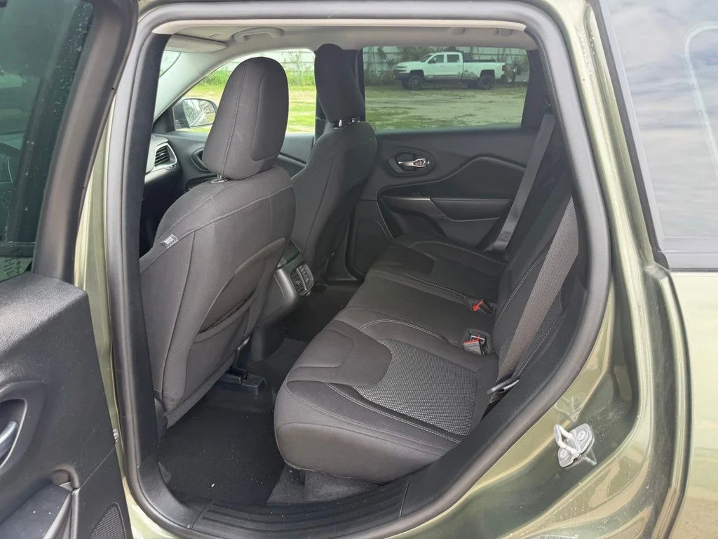 Used 2020 Green Jeep Sport image 9