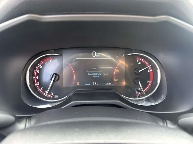 Used 2025  Toyota XLE image 31