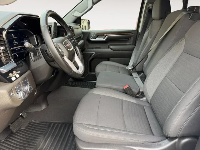 Used 2024 White GMC SLE image 9