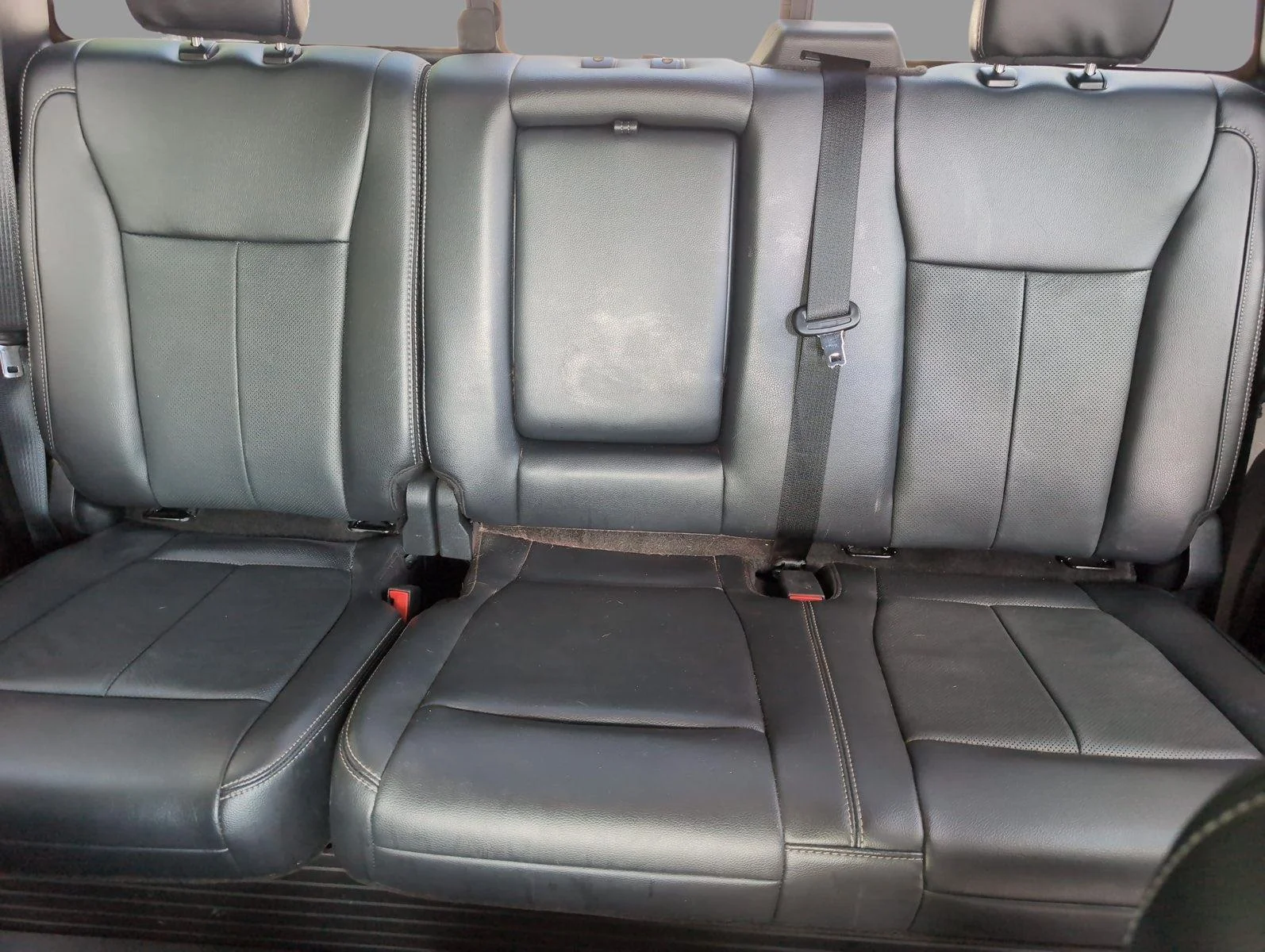Used 2022 Star White Metallic Tri-Coat Ford Lariat image 31
