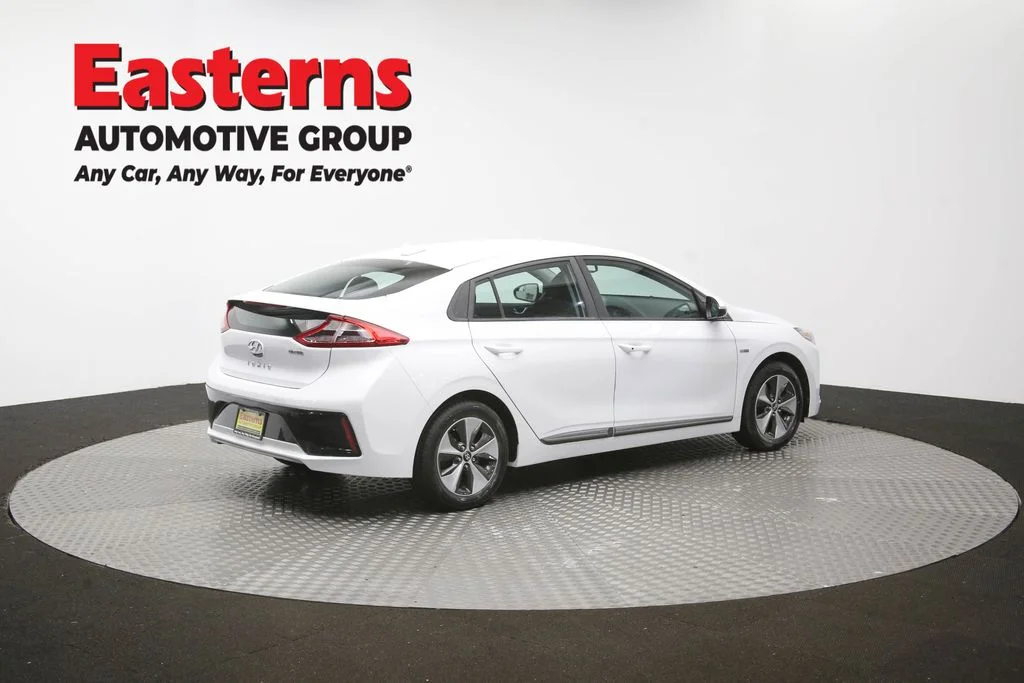 Used 2019 White Hyundai Base image 42