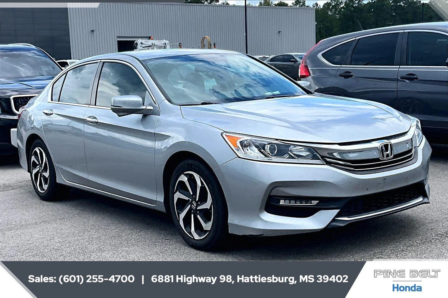 Used 2016 Lunar Silver Metallic Honda EX-L image 2